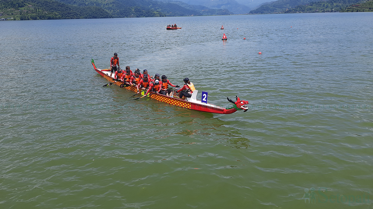 पोखरामा यसरी मनाइयो चीनको दुई हजार वर्ष पुरानो 'ड्रागन बोट फेष्टिभल' (फोटो/भिडिओ)